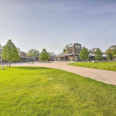 Resort Cabin With Fire Pit Golf, Hike And Play! Rothbury ภายนอก รูปภาพ