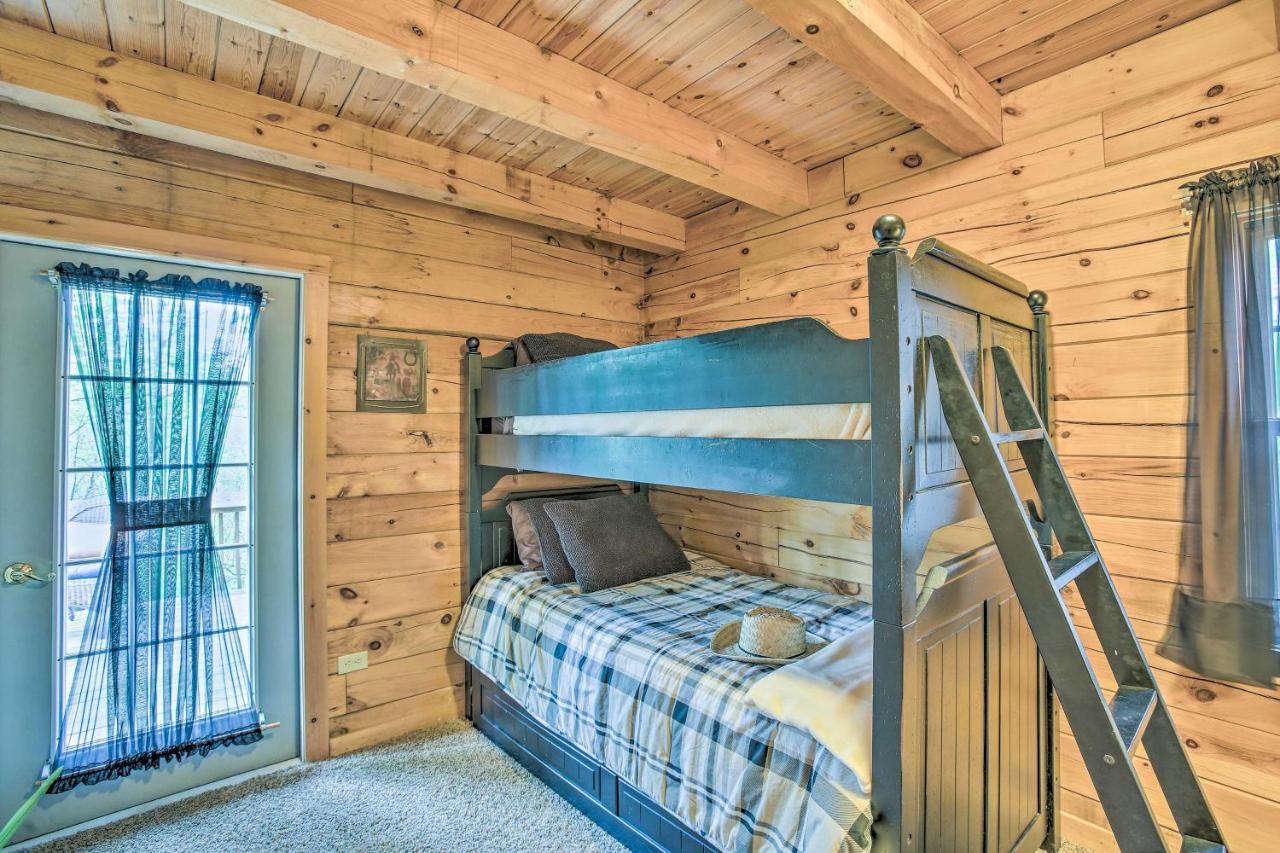 Resort Cabin With Fire Pit Golf, Hike And Play! Rothbury ภายนอก รูปภาพ