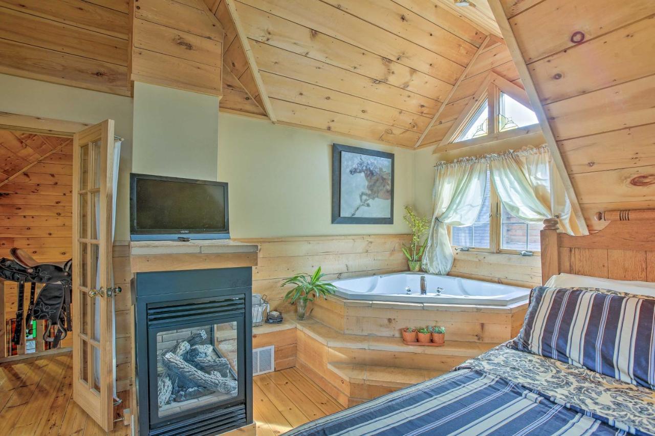 Resort Cabin With Fire Pit Golf, Hike And Play! Rothbury ภายนอก รูปภาพ