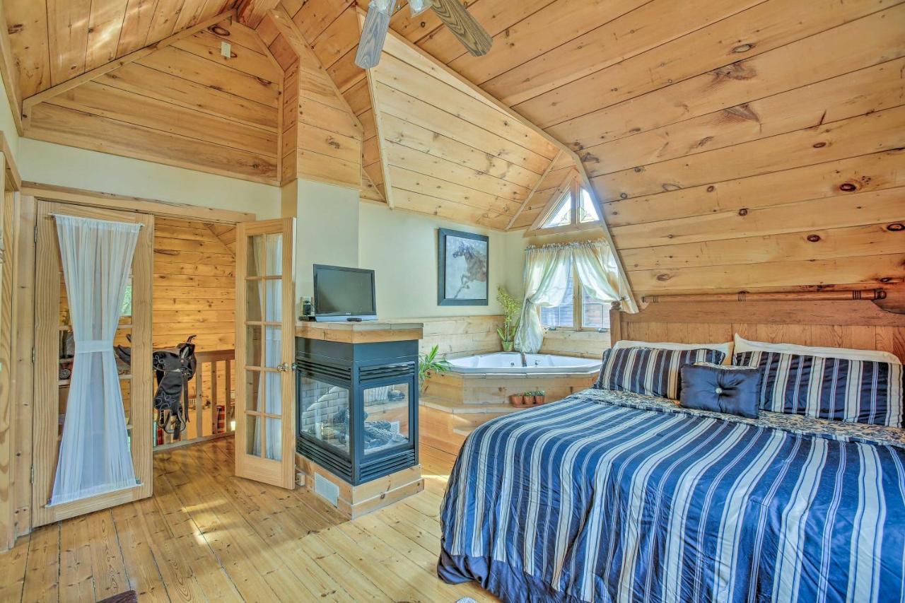 Resort Cabin With Fire Pit Golf, Hike And Play! Rothbury ภายนอก รูปภาพ