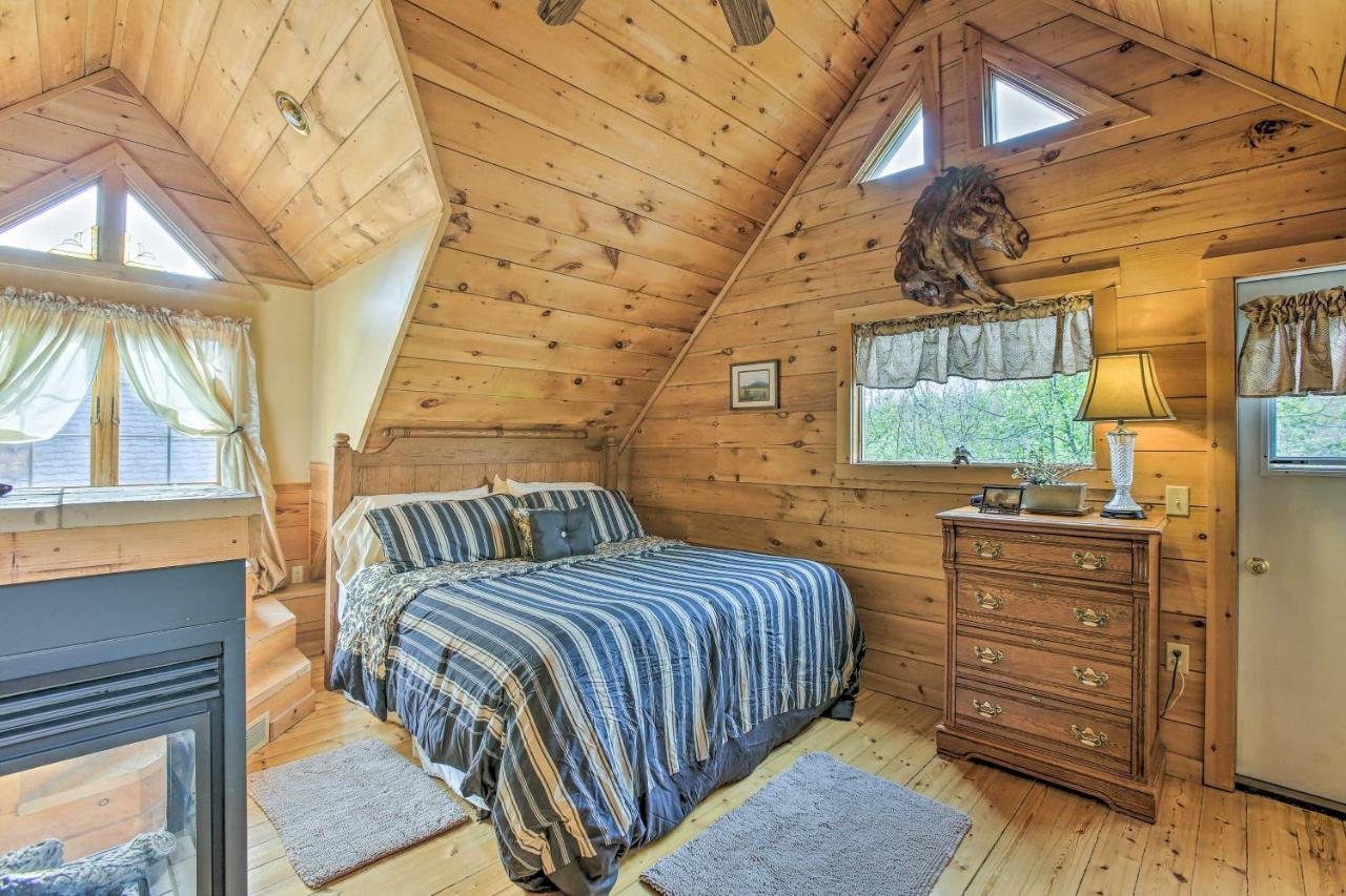 Resort Cabin With Fire Pit Golf, Hike And Play! Rothbury ภายนอก รูปภาพ