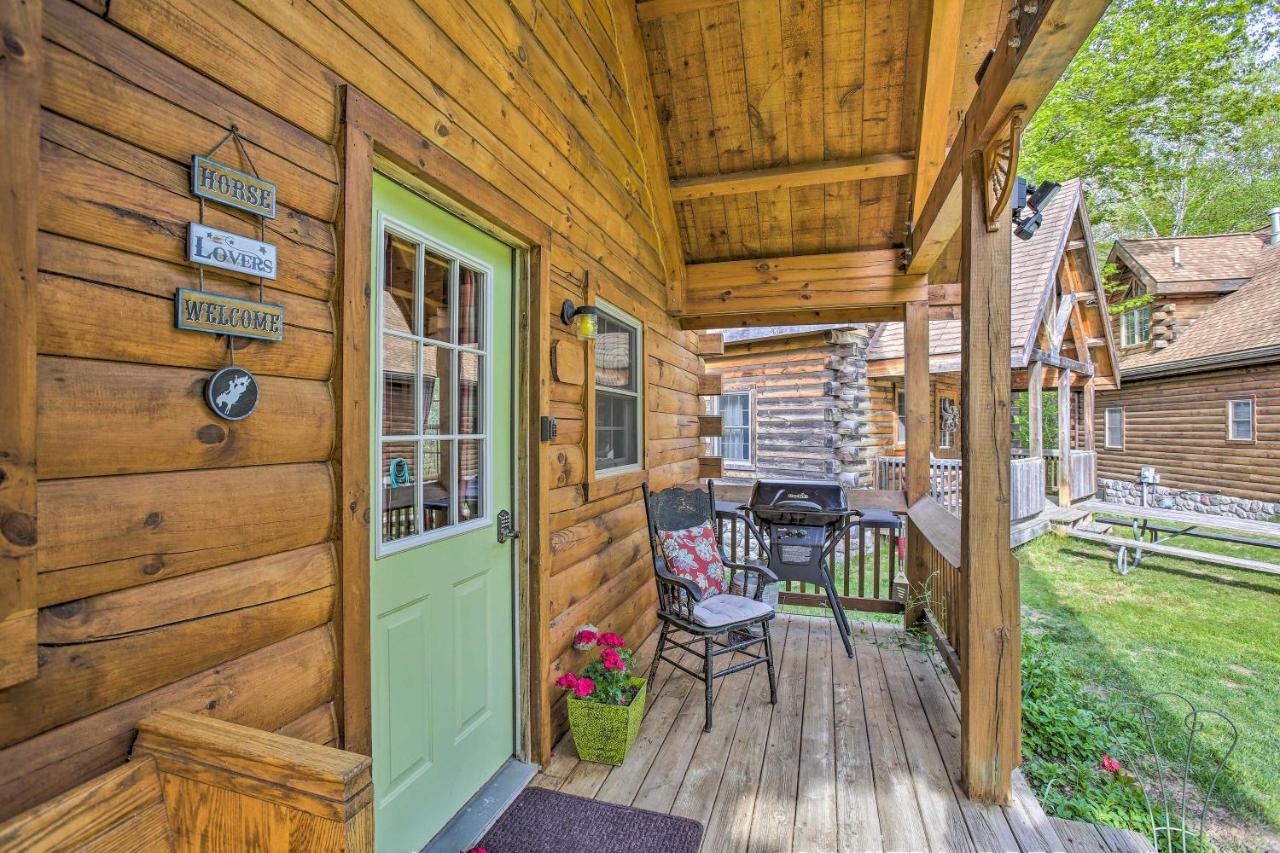 Resort Cabin With Fire Pit Golf, Hike And Play! Rothbury ภายนอก รูปภาพ